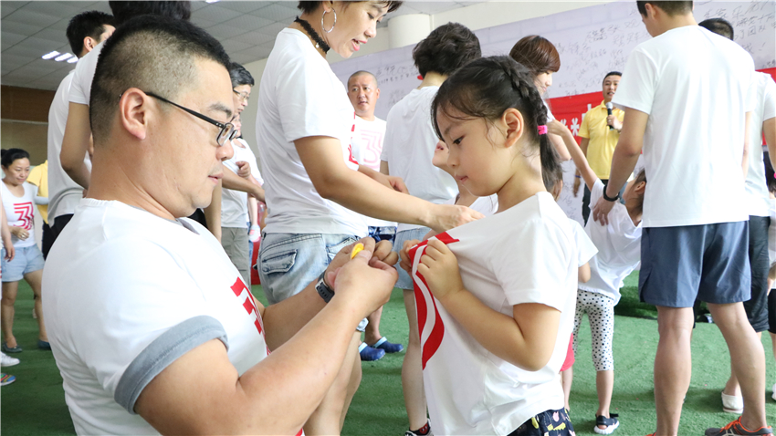 育才幼儿园大手拉小手亲子活动