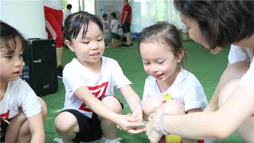 育才幼儿园大手拉小手亲子活动