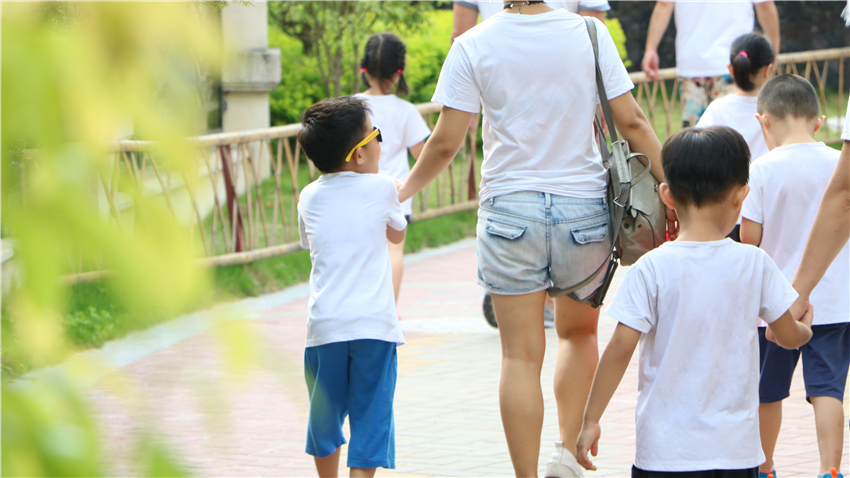 育才幼儿园大手拉小手亲子活动