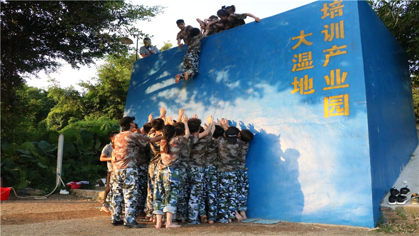 宝森餐饮墨雨汐音乐餐吧酒馆齐心协力，共创佳绩团建活动圆满成功！