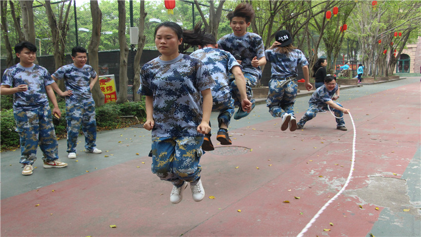 一加地产江门色色环球影城基地团队拓展训练顺利进行