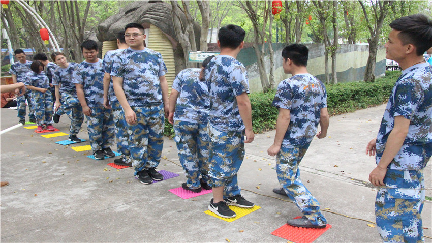 一加地产江门色色环球影城基地团队拓展训练顺利进行