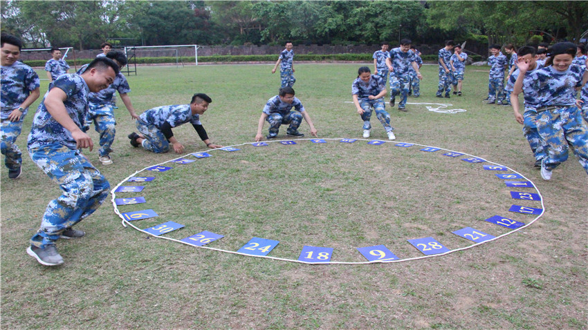 一加地产江门色色环球影城基地团队拓展训练顺利进行